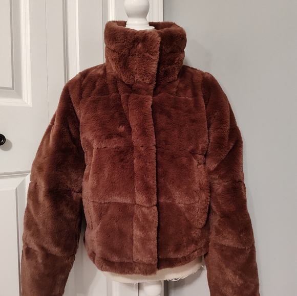 🤎EUC Abercrombie & Fitch Mini Puffer Cropped Faux Fur Coat, Brown, Small - Picture 6 of 16